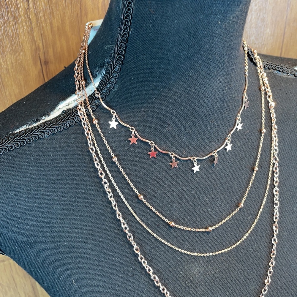 New with tags women’s dainty  Multilayered necklace - Picture 3 of 6